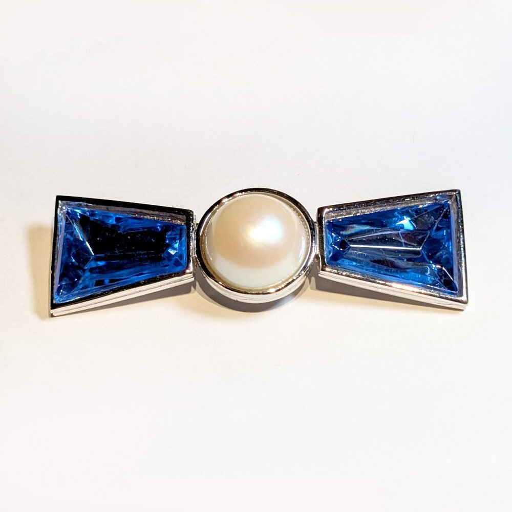 Vintage SIGNED RICHELIEU silver tone FAUX PEARL BROOCH PIN